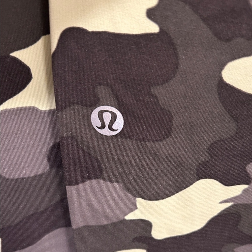 Lululemon Camo Leggings 25 - Picture 2 of 8